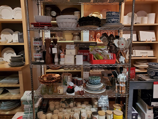 Kitchen Supply Store «Williams-Sonoma», reviews and photos, 13499 S Cleveland Ave #157, Fort Myers, FL 33907, USA
