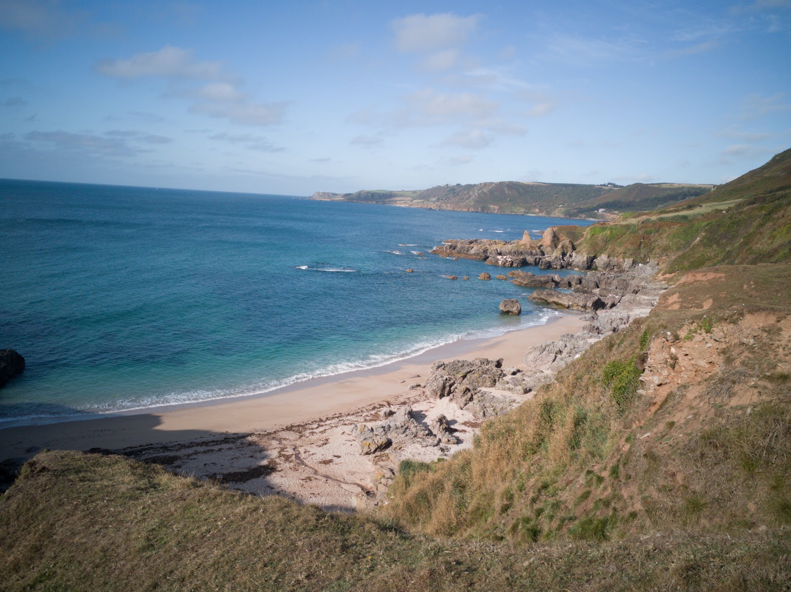 Foto av Mattiscombe Sands omgiven av berg