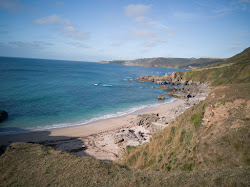 Mattiscombe Sands'in fotoğrafı dağlarla çevrili