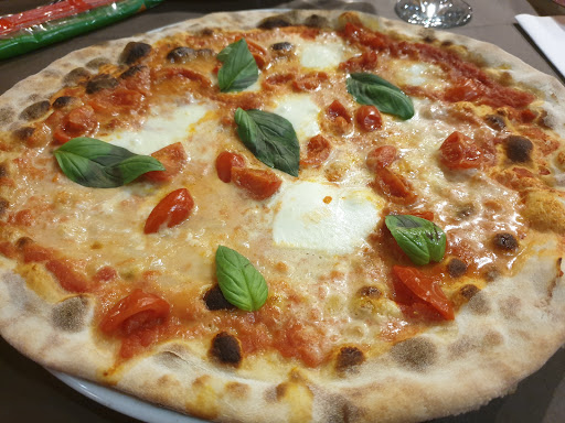 Ristorante Pizzeria Mora in Ponte San Pietro, Provincia di Bergamo