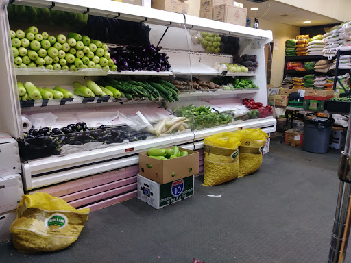 Indian Grocery Store «Mythri Indian Groceries», reviews and photos, 9064 Forsstrom Dr B25, Lone Tree, CO 80124, USA
