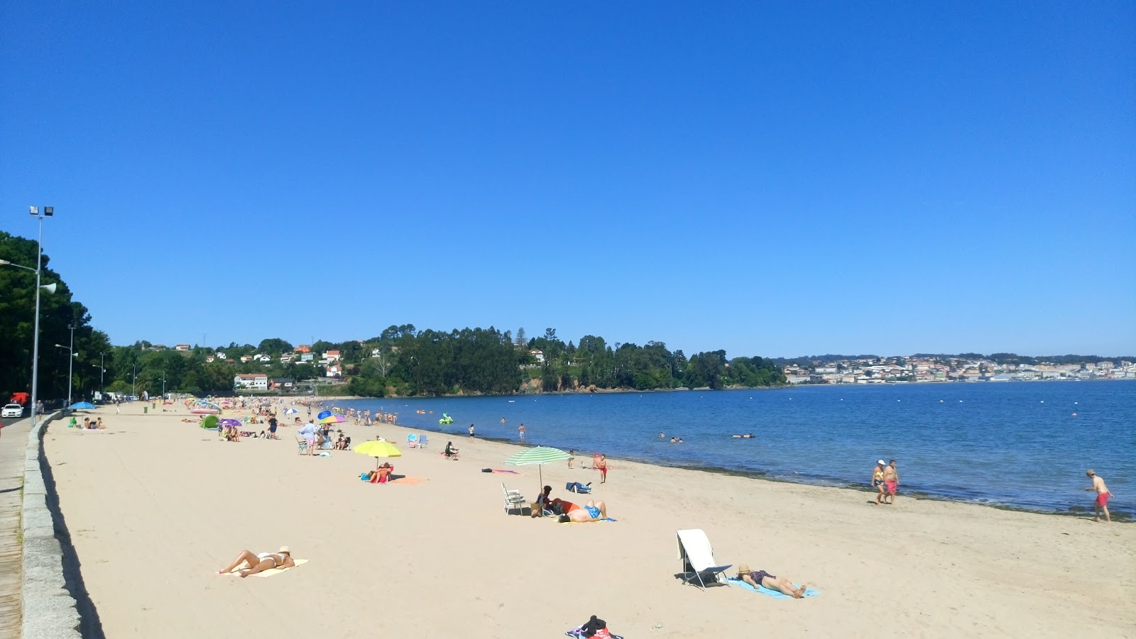 Foto di Playa Gandario con una superficie del sabbia bianca