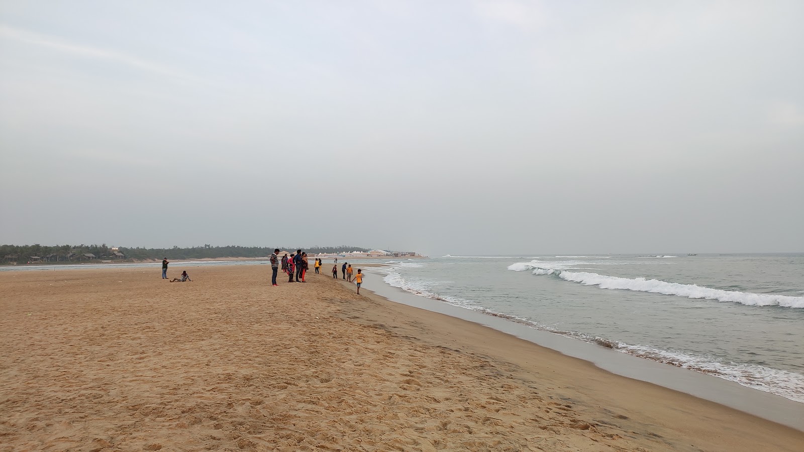 Ramachandi Beach的照片 带有碧绿色纯水表面