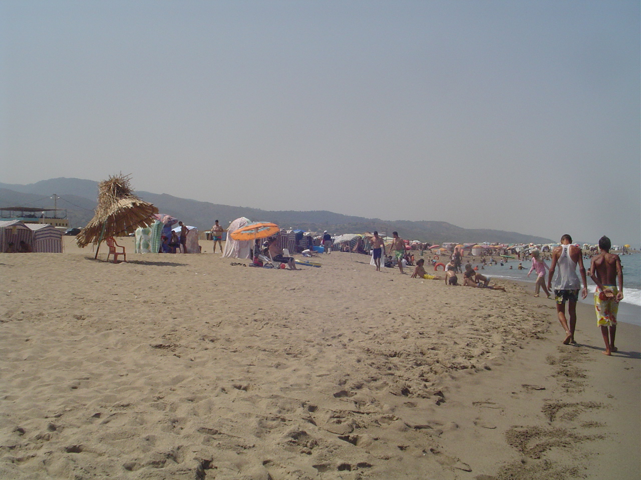 Valokuva Plage Sidi Abdelazizista. sisältäen pitkä suora