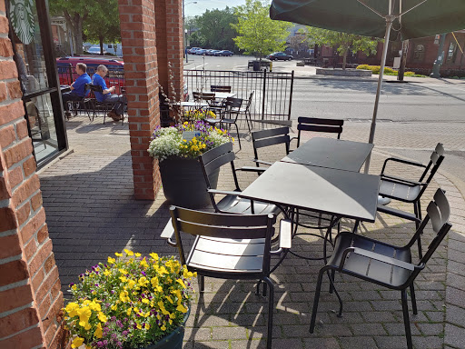 Starbucks, 7011 Miami Ave, Madeira, OH 45243, USA, 