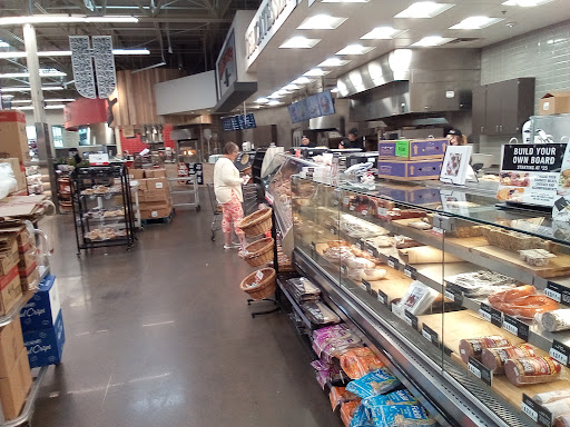 Grocery Store «Hy-Vee», reviews and photos, 1500 Central Park Commons Dr, Eagan, MN 55121, USA