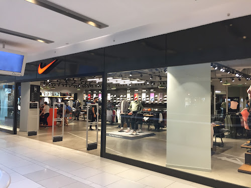 Minimizar Testificar cómo utilizar Nike Store - Sporting goods store in Istanbul, Turkey | Top-Rated.Online