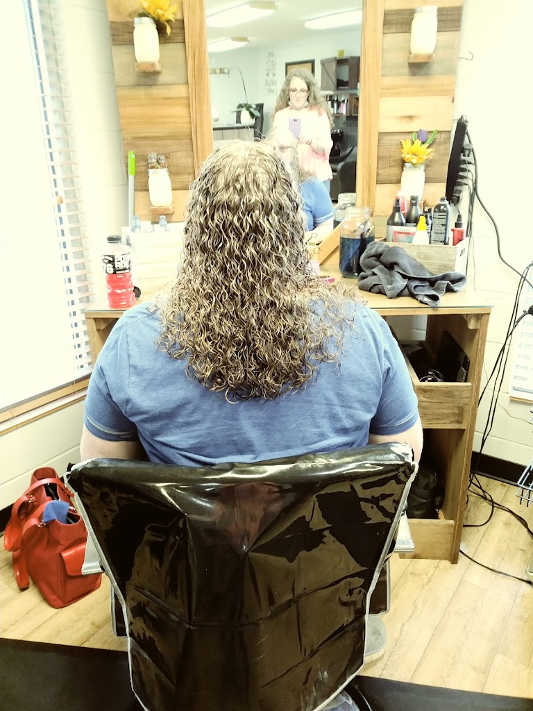 Janet's Hair & Nail Salon 37807