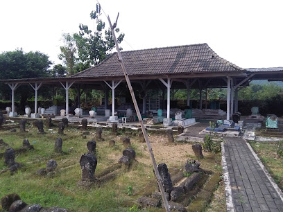 Masjid Agung Batu Ampar, Makam tertua leluhur Kerajaaan Madura
