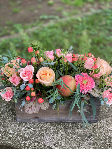 Florist «Guilford White House Florist», reviews and photos, 966 Boston Post Rd, Guilford, CT 06437, USA