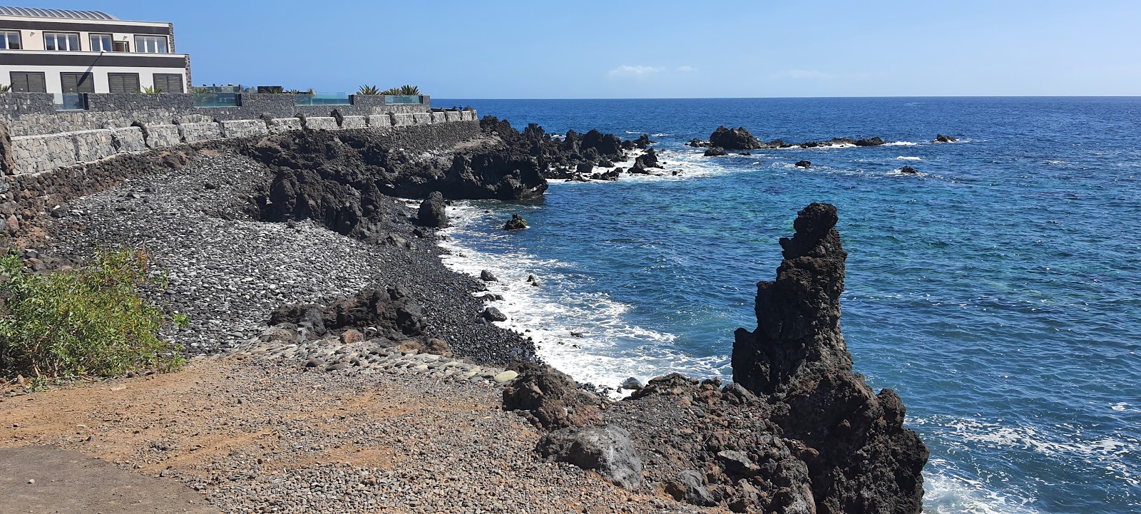 Foto de La Barrera Beach con guijarros grises superficie