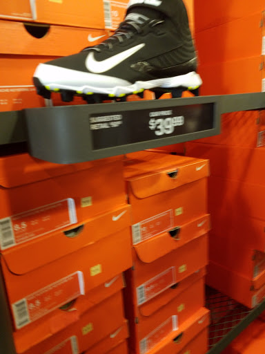 Clothing Store «Nike Factory Store», reviews and photos, 1553 Retherford St c080, Tulare, CA 93274, USA