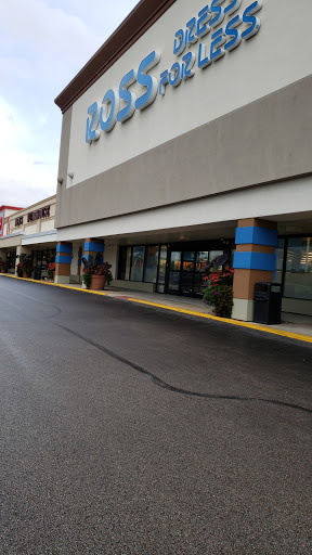 Clothing Store «Ross Dress for Less», reviews and photos, 1237 E Golf Rd, Schaumburg, IL 60173, USA