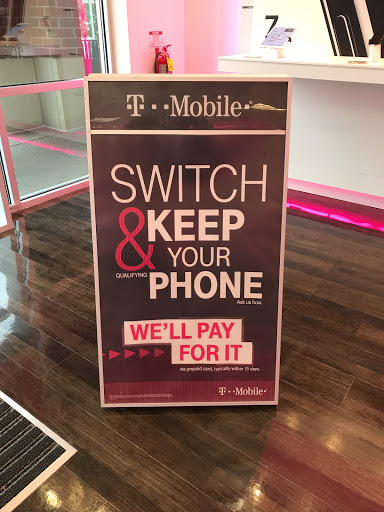 Cell Phone Store «T-Mobile», reviews and photos, 663 E Aurora Rd, Macedonia, OH 44056, USA