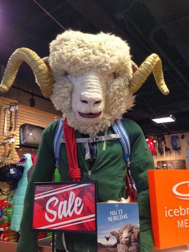 Outdoor Sports Store «Moosejaw», reviews and photos, 1901 N Clybourn Ave, Chicago, IL 60614, USA