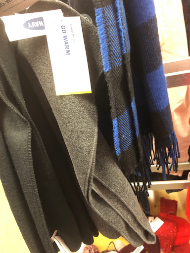 Clothing Store «Old Navy», reviews and photos, 25650 The Old Rd, Valencia, CA 91381, USA