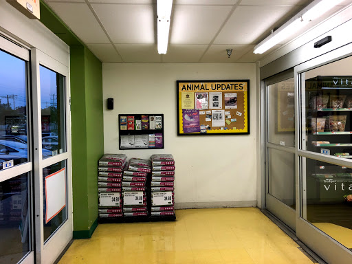 Pet Supply Store «Pet Supplies Plus», reviews and photos, 5092 Mayfield Rd, Lyndhurst, OH 44124, USA
