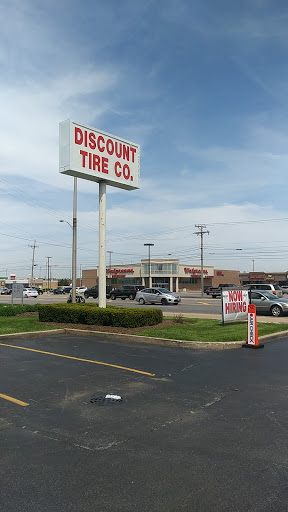 Tire Shop «Discount Tire Store - Crestwood, IL», reviews and photos, 13550 S Cicero Ave, Crestwood, IL 60445, USA