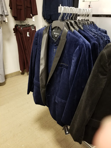Stores to buy men's vests Milwaukee