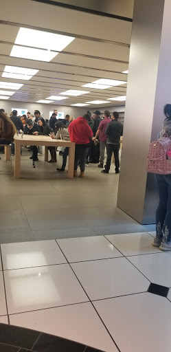 Computer Store «Apple Somerset», reviews and photos, 2800 W Big Beaver Rd, Troy, MI 48084, USA