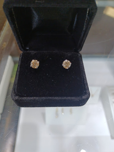 Jewelry Store «The Jewelry Exchange», reviews and photos, 36175 Plymouth Rd, Livonia, MI 48150, USA