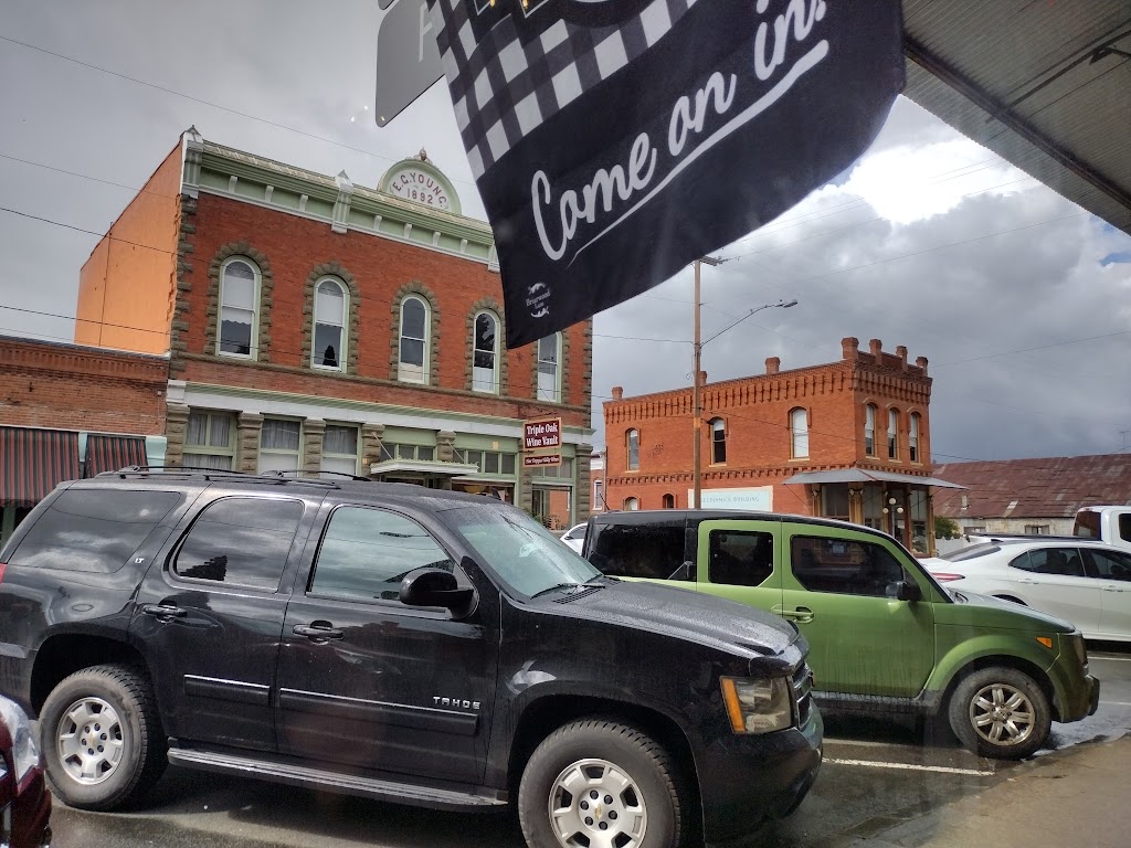 Lamplighter Cafe and Lounge 97462