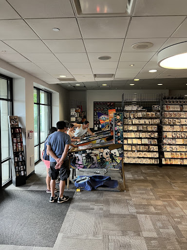 Movie Theater «Regal Cinemas Deer Park 16 IMAX & RPX», reviews and photos, 455 Commack Rd, Deer Park, NY 11729, USA