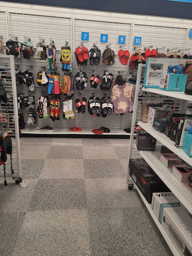 Clothing Store «Ross Dress for Less», reviews and photos, 484 Randall Rd, South Elgin, IL 60177, USA