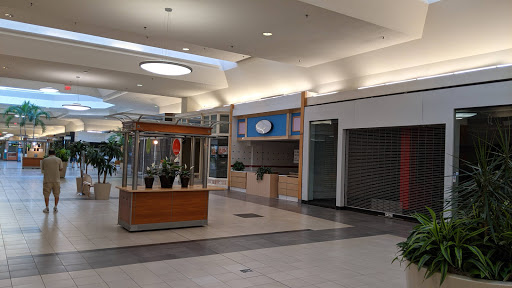 Shopping Mall «Golf Mill Shopping Center», reviews and photos, 239 Golf mill Center, Niles, IL 60714, USA