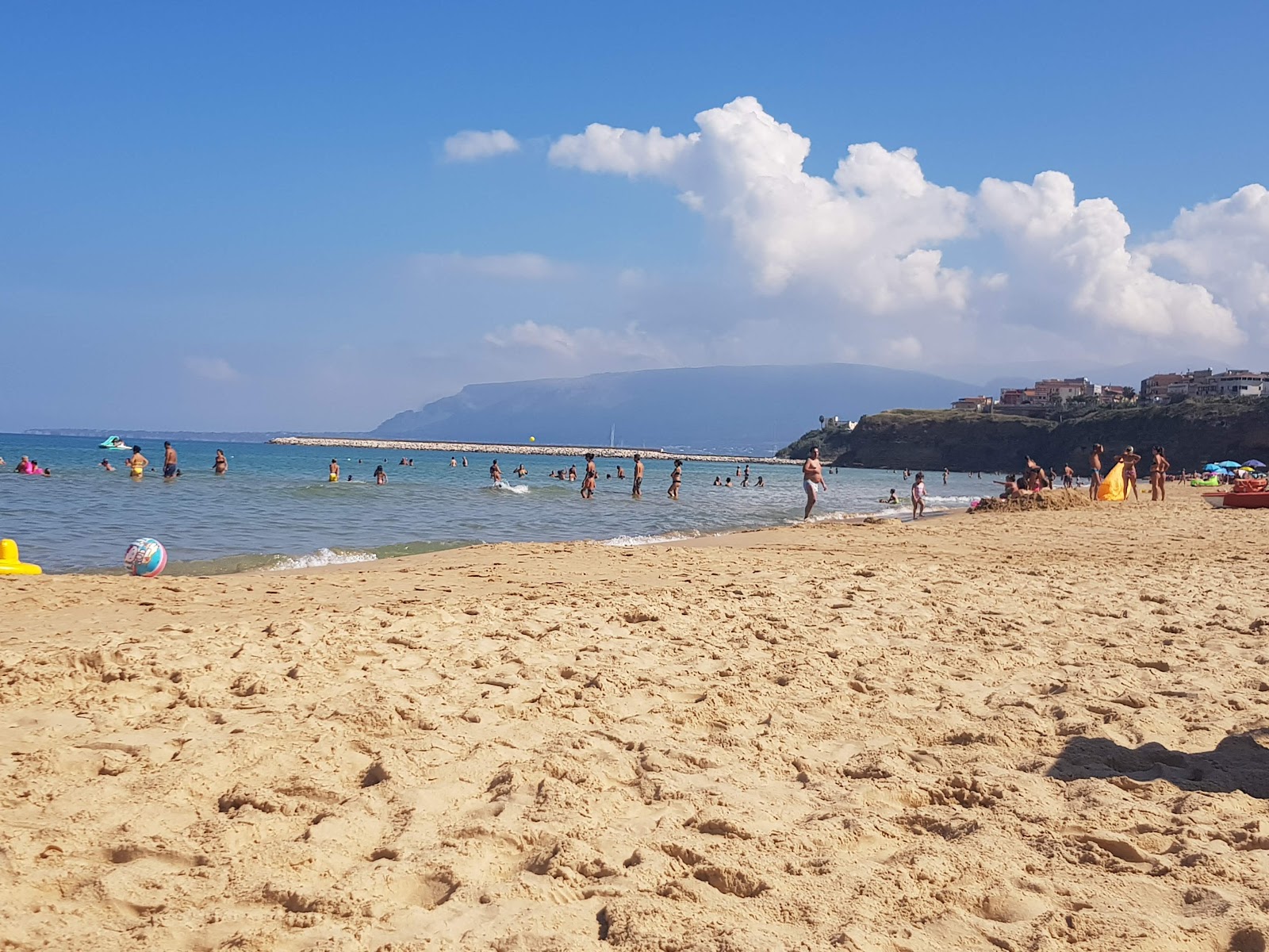 Balestrate Beach'in fotoğrafı - rahatlamayı sevenler arasında popüler bir yer