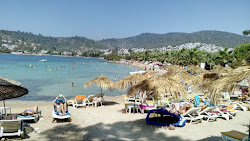 Zeytinli Beach'in fotoğrafı uçurumlarla desteklenmiş