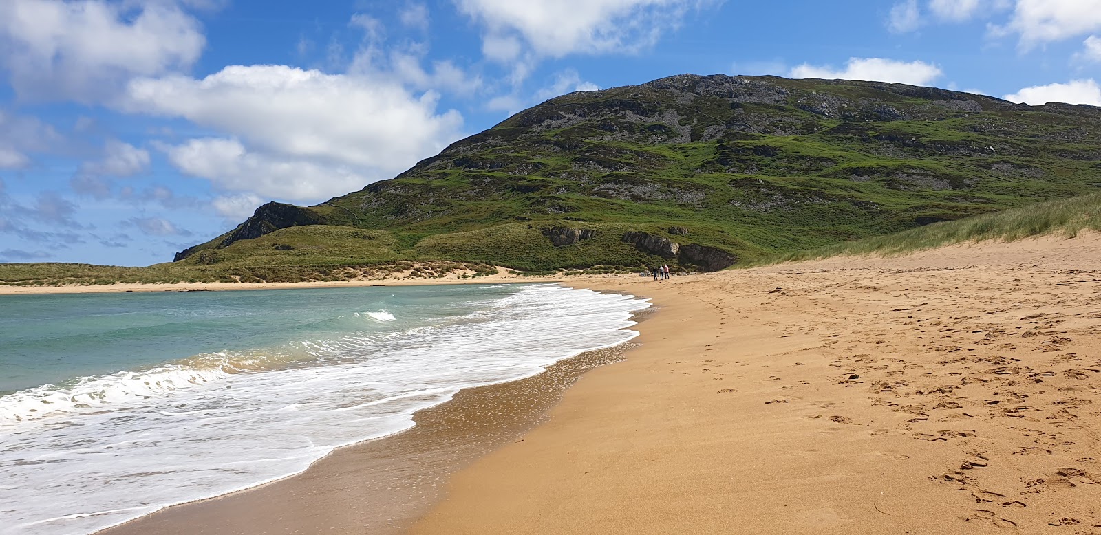 Photo de Tullagh Beach protégé par des falaises