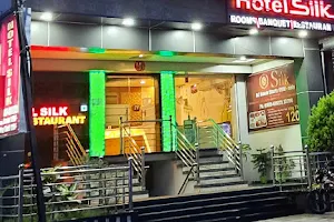 Hotel Silk Mandideep image