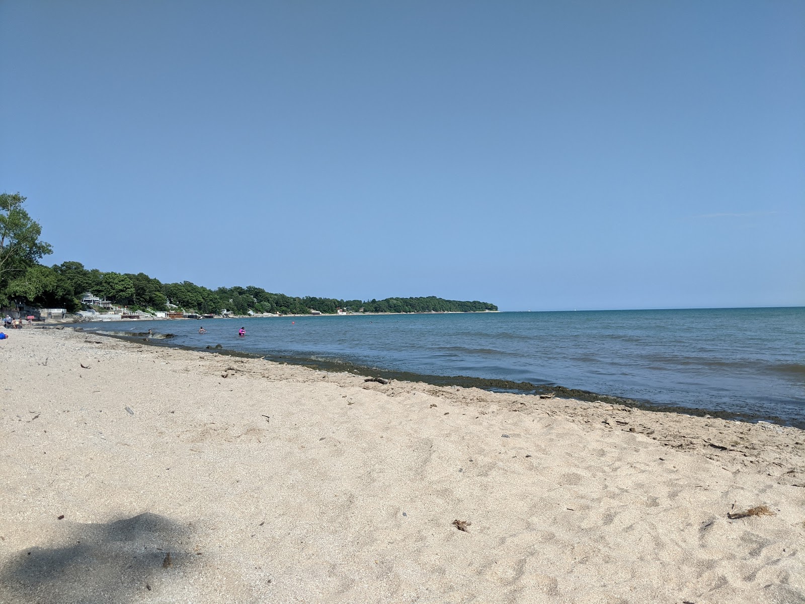 Foto di Reebs Bay Public Beach con una superficie del sabbia grigia e ciottoli