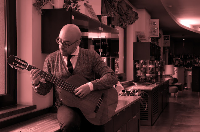 Luigi Cirillo Singing Guitarist - Music store