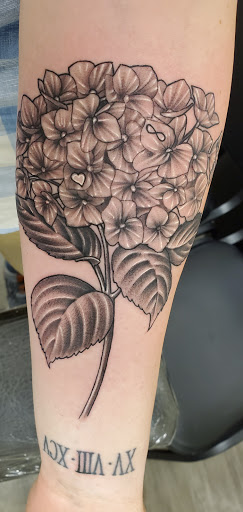 Tattoo Shop «Red 5 Tattoo», reviews and photos, 829 Lynnhaven Pkwy #121, Virginia Beach, VA 23452, USA