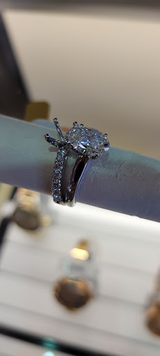 Jewelry Store «Helzberg Diamonds», reviews and photos, 2174 E Williams Field Rd #110, Gilbert, AZ 85296, USA