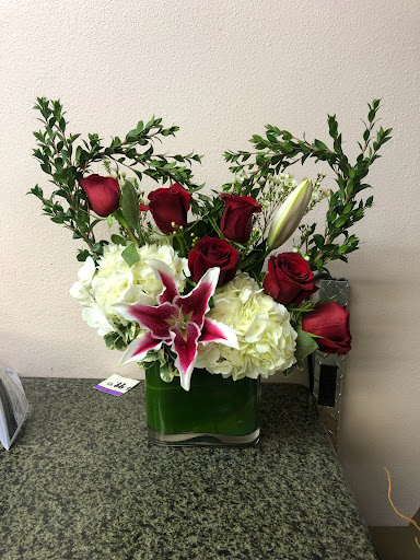 Alexas Flowers image