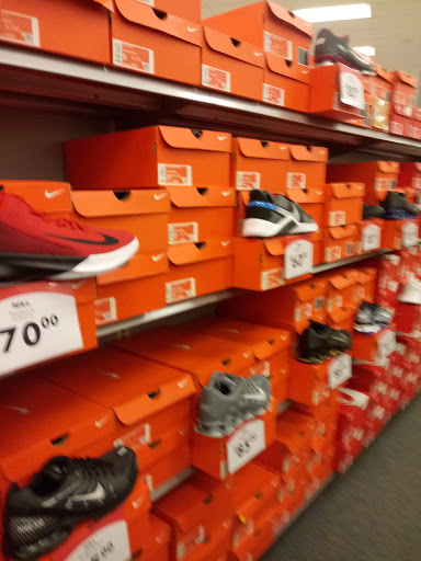 Pet Supply Store «Petco Animal Supplies», reviews and photos, 364 Randall Rd, South Elgin, IL 60177, USA