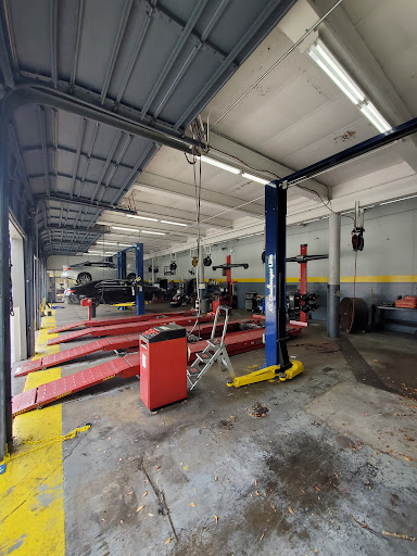 Tire Shop «Goodyear Auto Service Center», reviews and photos, 9001 S Dixie Hwy, Pinecrest, FL 33156, USA