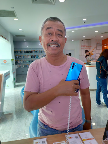 M1 Tampines Mall - Phone Shop & Internet Service Provider - Singapore