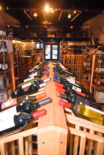 Wine Store «Vaso De Vino Wine Market», reviews and photos, 75 Long Shoals Rd, Arden, NC 28704, USA