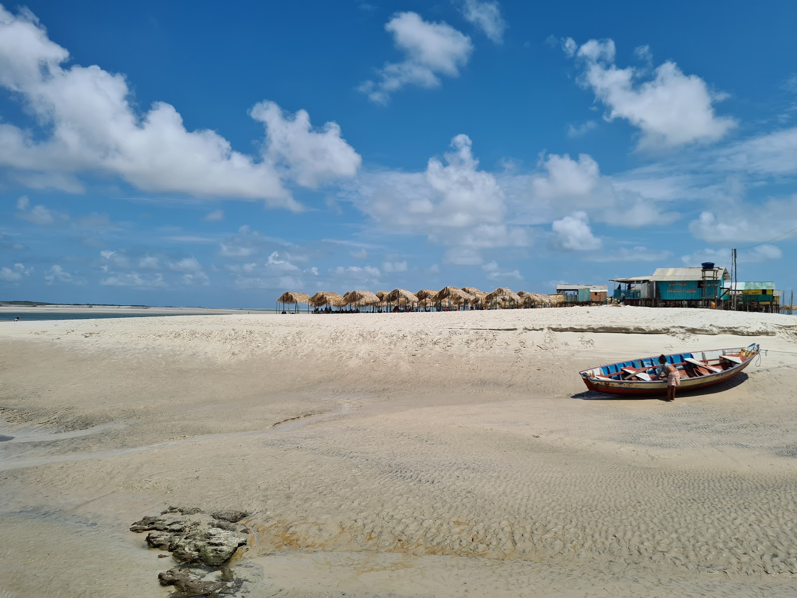 Foto de Playa Lembe con agua turquesa superficie