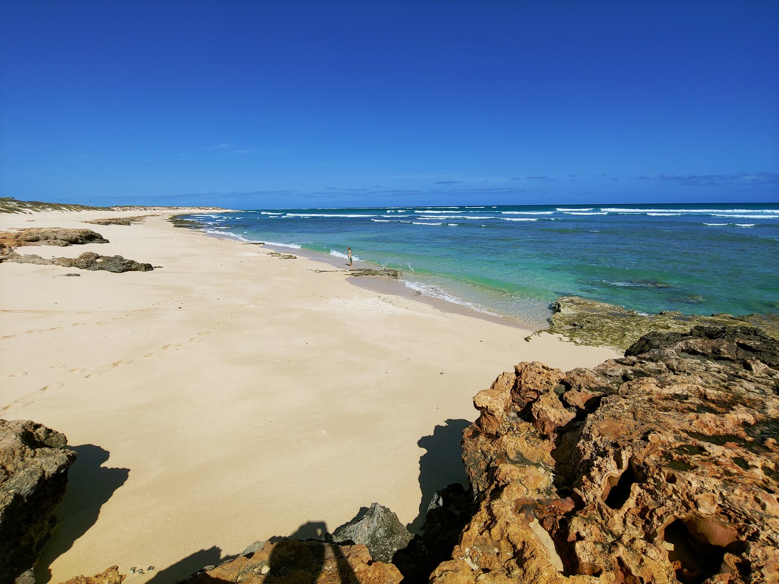 Foto de Jims Beach con arena beige superficie