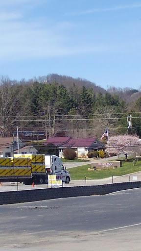 Liquor Store «Hillbilly Liquor & Wine», reviews and photos, 211 US-641, Camden, TN 38320, USA