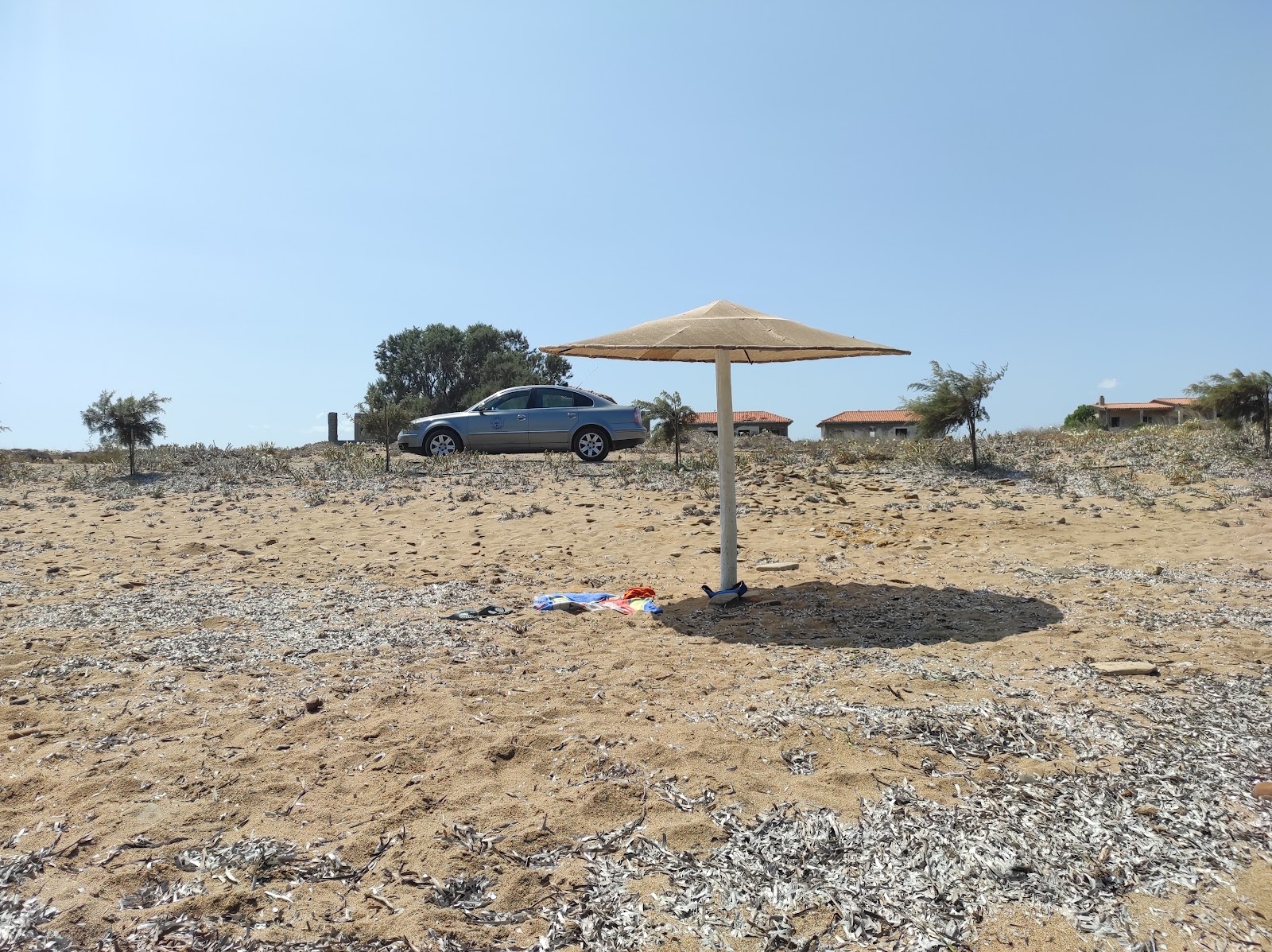 Foto van Agios Ermolaos beach met ruim strand