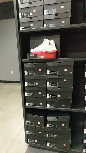 Sporting Goods Store «Nike Factory Store», reviews and photos, 1 Outlet Blvd #600, Wrentham, MA 02093, USA