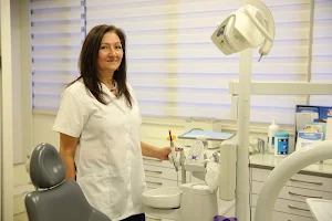 ד״ר סוזנה דורפמן - מרפאת שיניים לכירורגיה ואסתטיקה Dr. Susana Dorfman - Dental Surgery clinic image