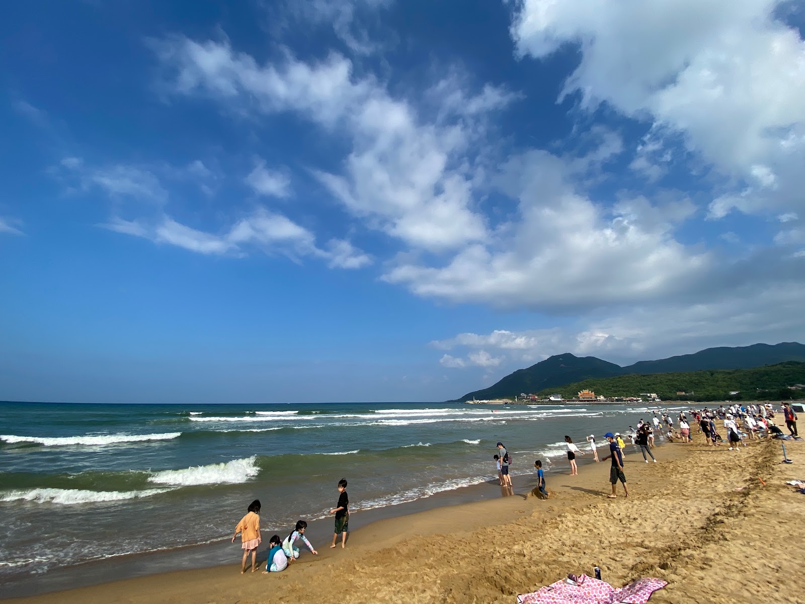 Foto von Fulong Beach mit sehr sauber Sauberkeitsgrad