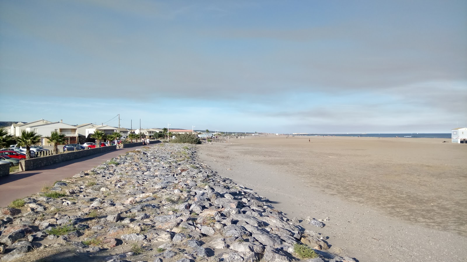 Foto von Plage de Mateille und die siedlung